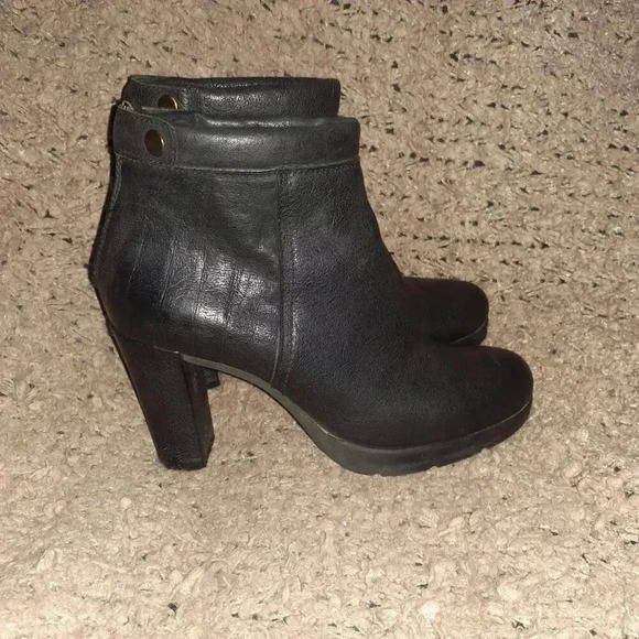 LA CANADIENNE-Black Leather-Snap Collar/Back Zip- Block Heel-Sz 38.5-Excellent - Picture 4 of 7